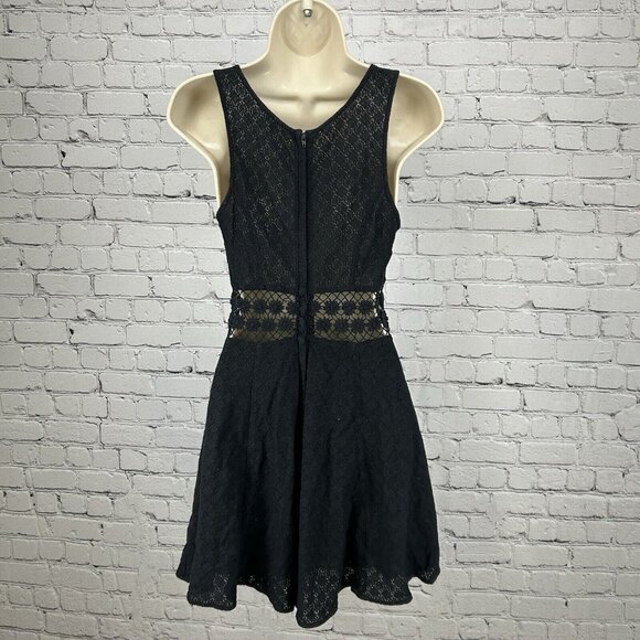 Free People Black Floral Embroidered Sleeveless A Line Peekaboo Dress Size 4 - Picture 2 of 9